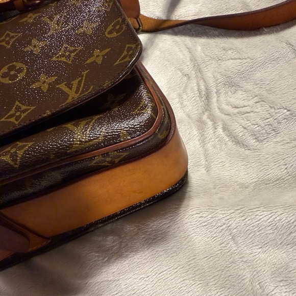 Louis Vuitton Cartouchiere GM Shoulder Bag - Picture 5 of 16